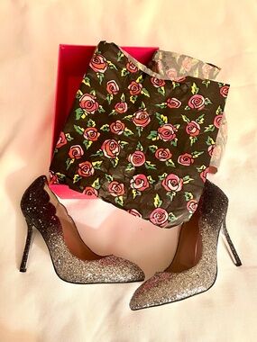 Betsey Johnson Sparkly Glitter Heels Barbie Carrie Bradshaw SATC New RARE